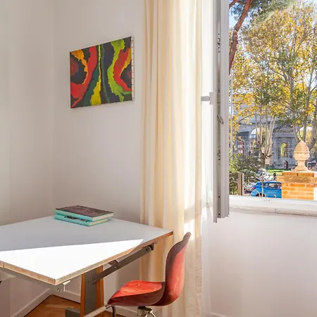 Elegantis Des Artistes Apartment