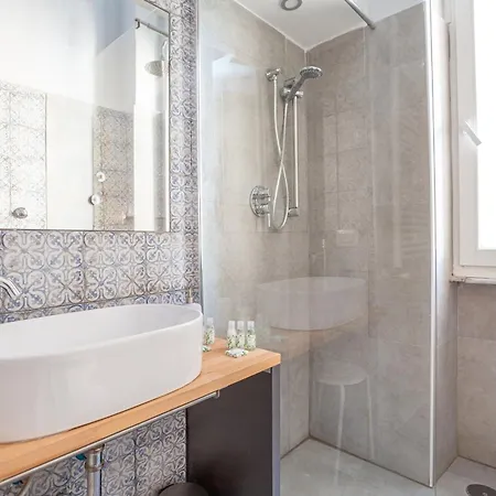 Elegantis Des Artistes Apartment Rome
